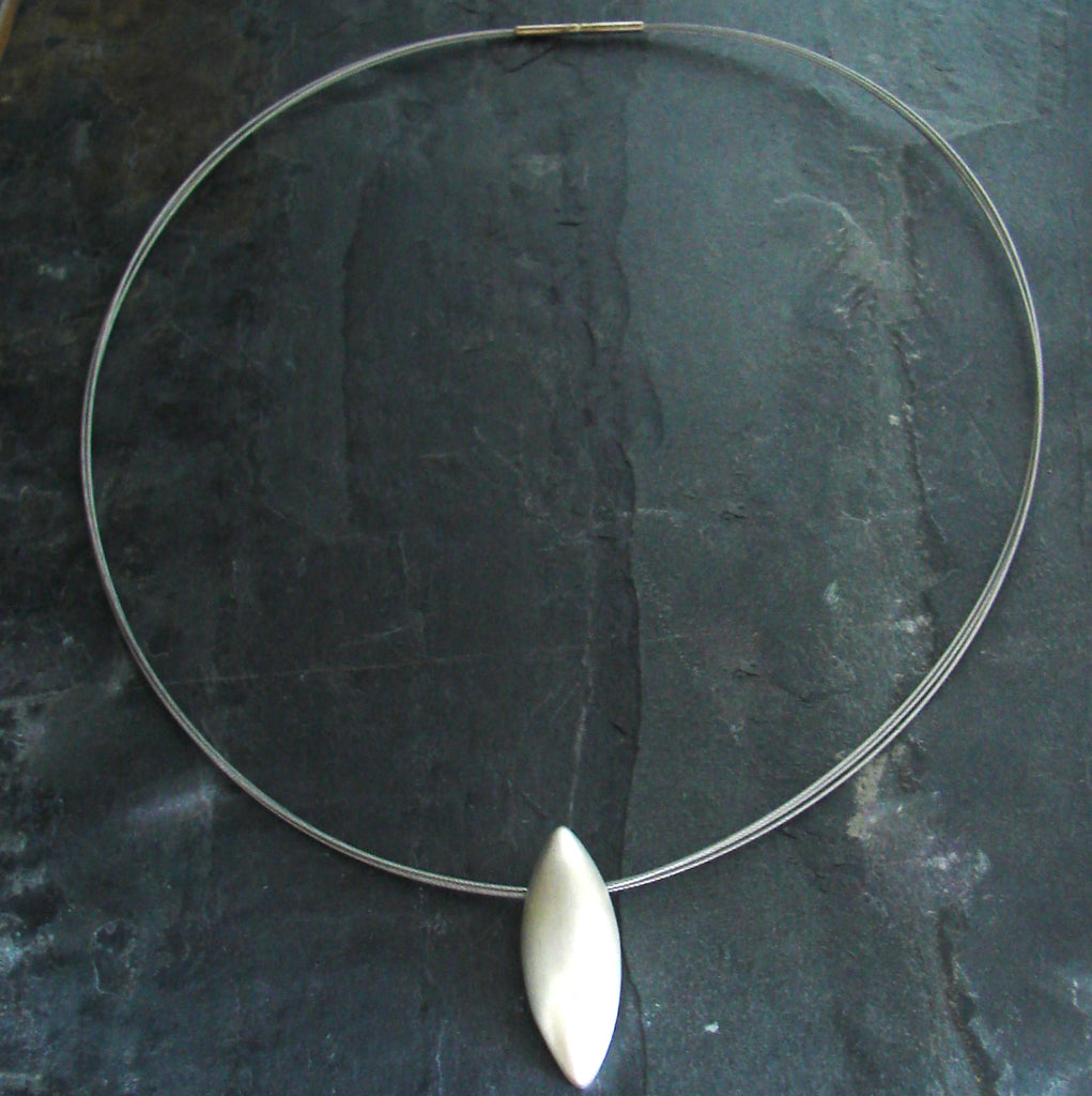 minimilist necklace