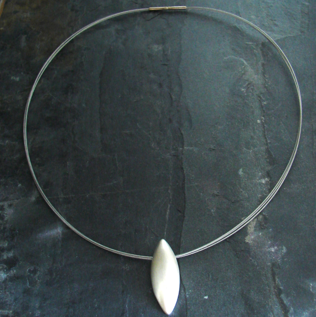 minimilist necklace